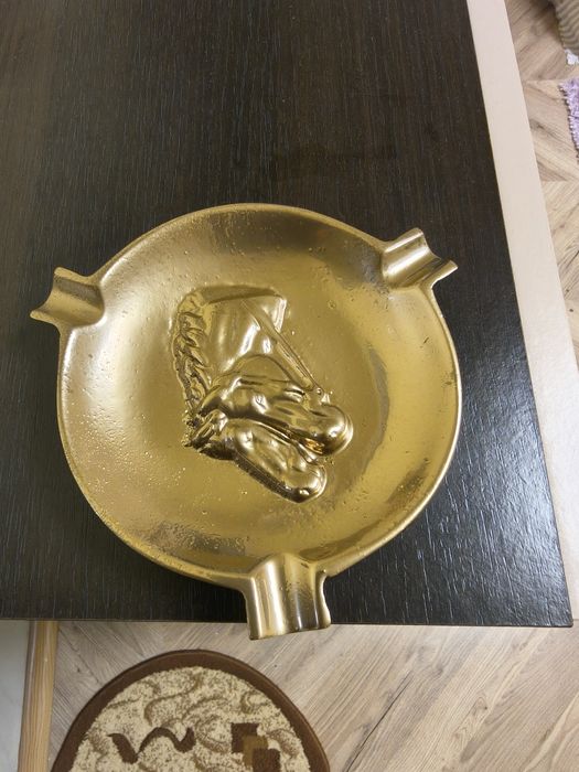 Scrumiere din bronz
