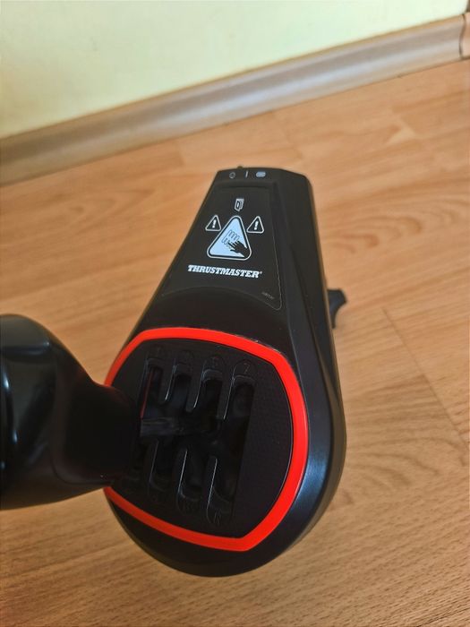 Висококачествен гейминг воланTHRUSTMASTER T248 +шифтър Thrustmaste