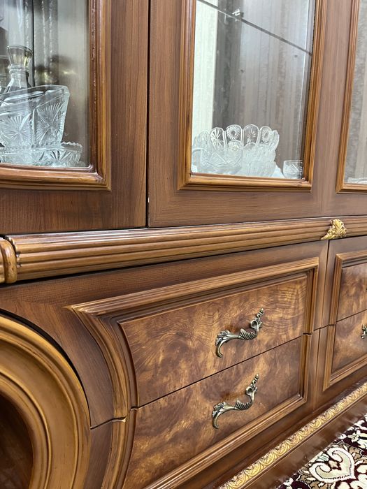 Продам Гостиный гарнитур сервант. Цена 200000тг