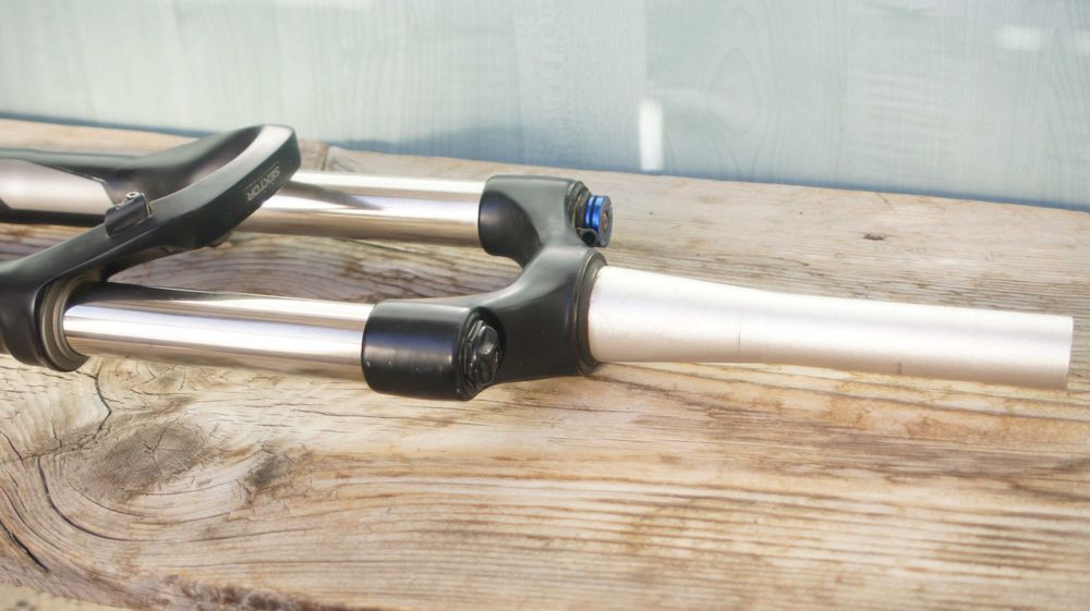 вилка rockshox sektor 27,5 с проходна ос 15 x 100