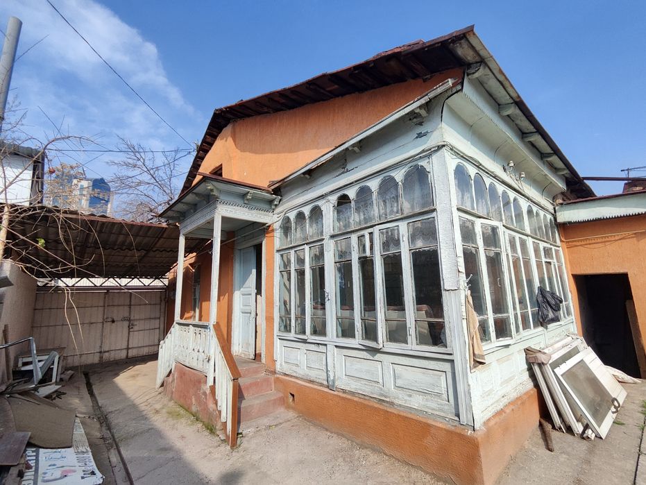 Bodomzor metro uy sotiladi