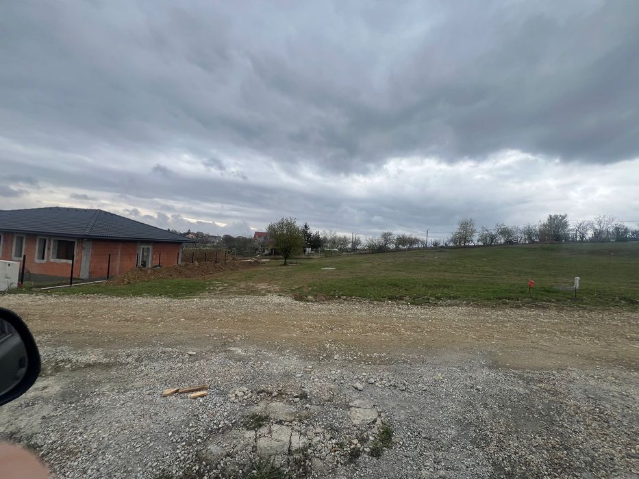 Vând teren intravilan