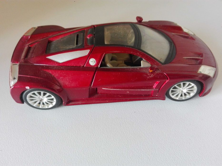 Метални колички М 1:24 .