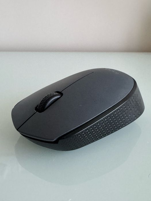 Комплект безжични мишка и клавиатура Logitech - MK235
