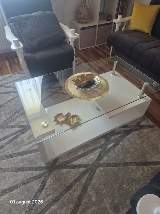 Măsuță aproape noua