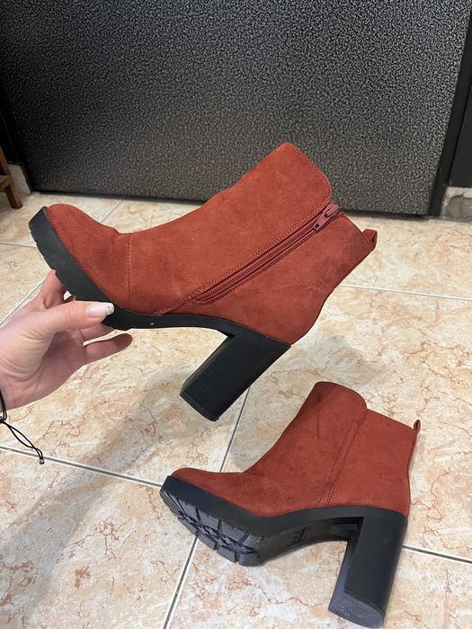 Изгодни боти в актуален цвят