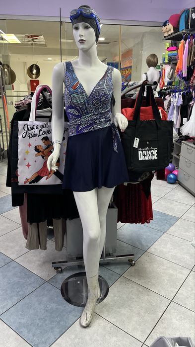 Продам 2 манекена женских б/у