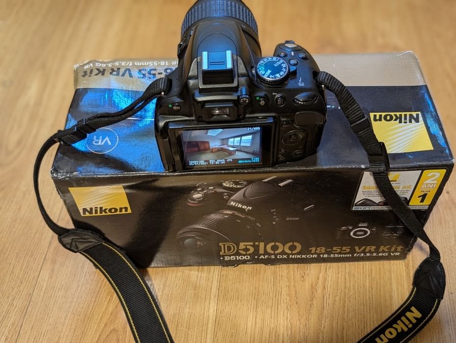 Nikon D5100 - cutie - accesorii