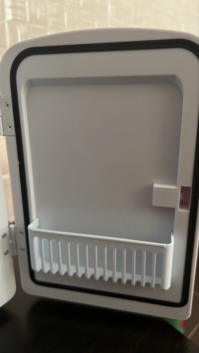 Frigider cosmetice nou