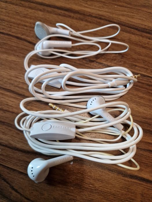 Căști Samsung, originale, mufa jack., 2 seturi, 30 lei setul.