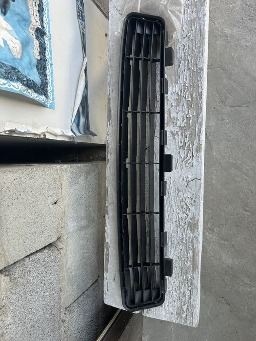 Продам решетку на бампер камри 45