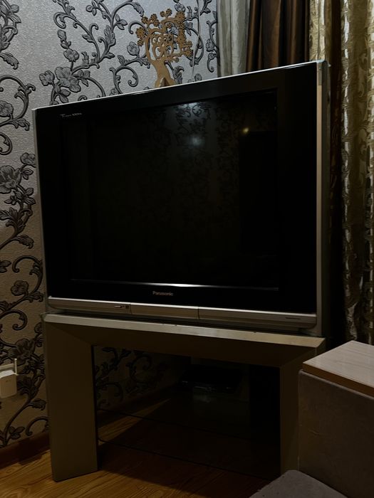 Телевизор Panasonic 100 Hz с комплектом