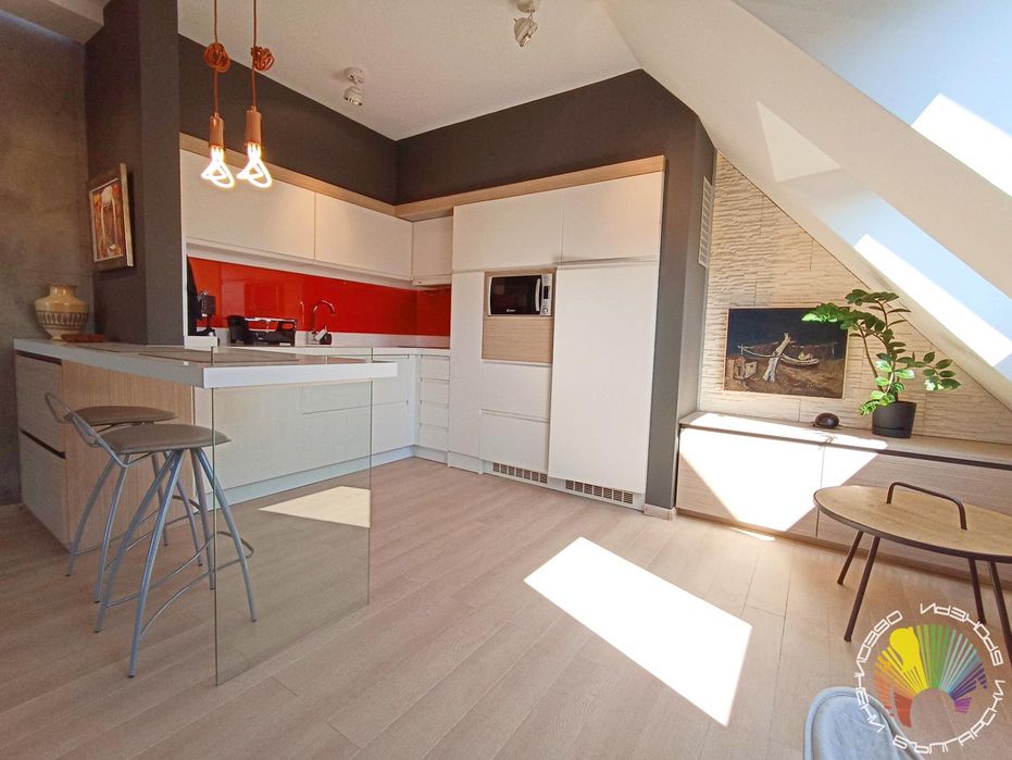 Дава се под наем Двустаен апартамент в Бургас, Център - 76 кв.м за 600 € - Снимка #1