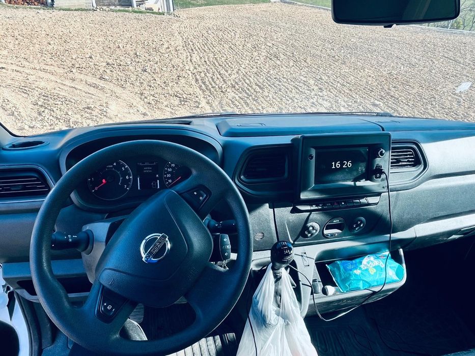 Nissan NV400 2021