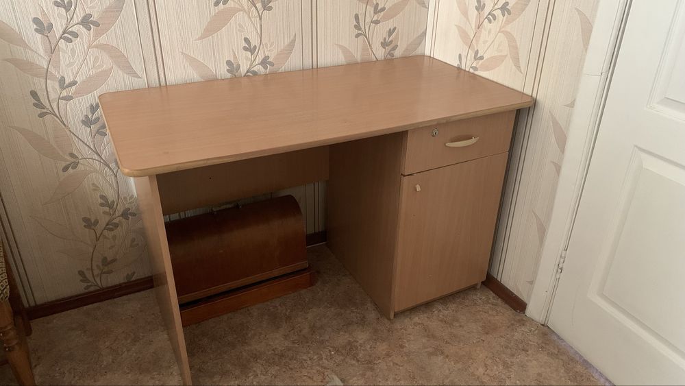 Продам писменный стол