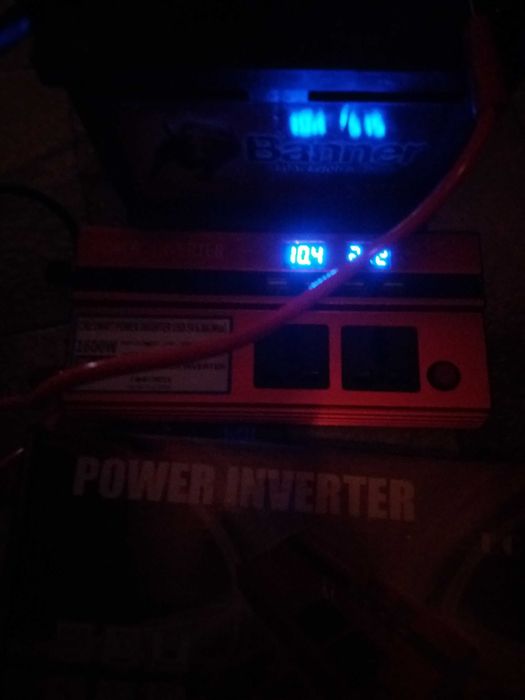 Invertor auto 12V 1600W 3 prize 220V putere pornire 2000W afisaj LCD