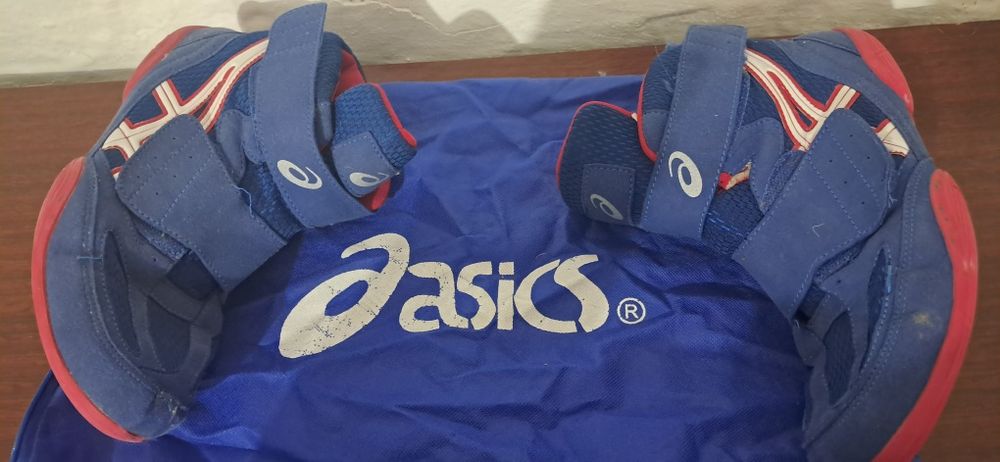 Продам борцовки асикс