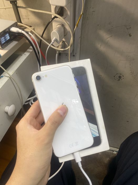 Айфон SE 128 Gb в идеальном состояний