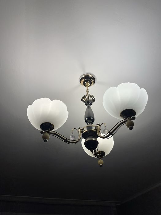 Продам люстру 3 рожковую