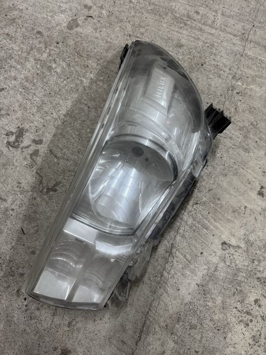 Фары Hilux 2018 оригинал