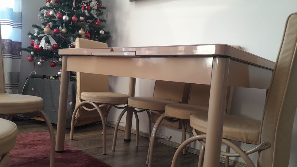 Masa extensibila de pana la 12 persoane