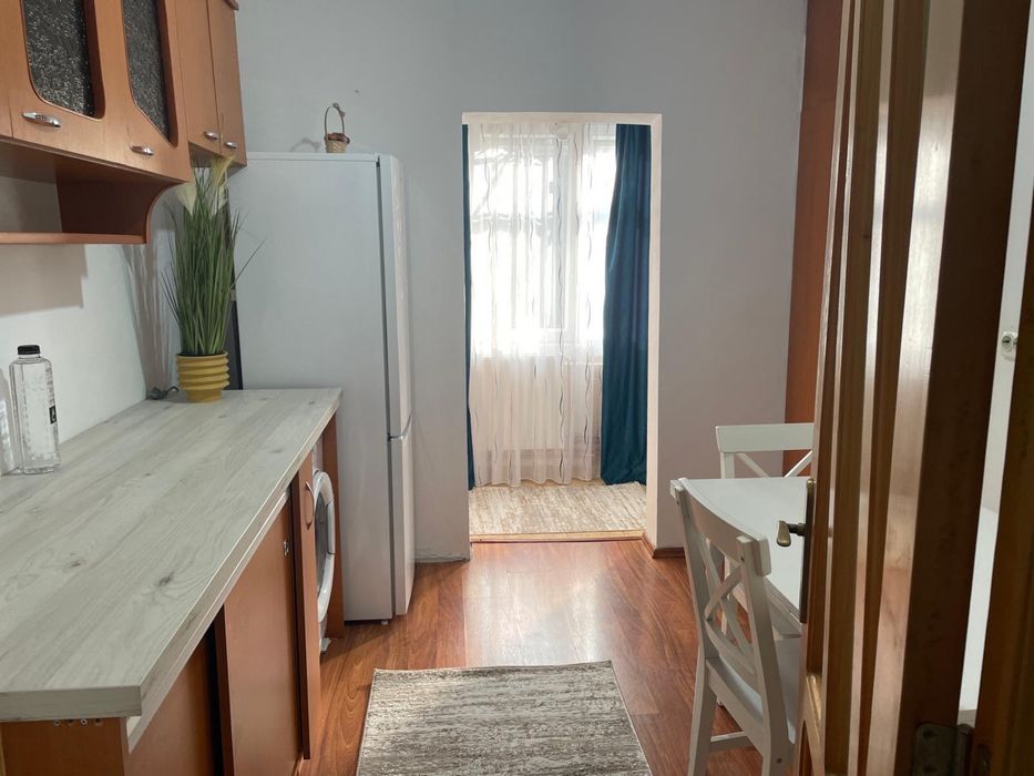 Inchiriez apartament 2 camere decomandat etaj 1 str. Crisan