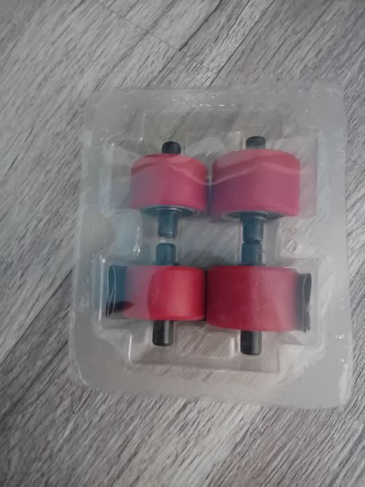 Vând set 4 roti heelys red - noi, in cutie