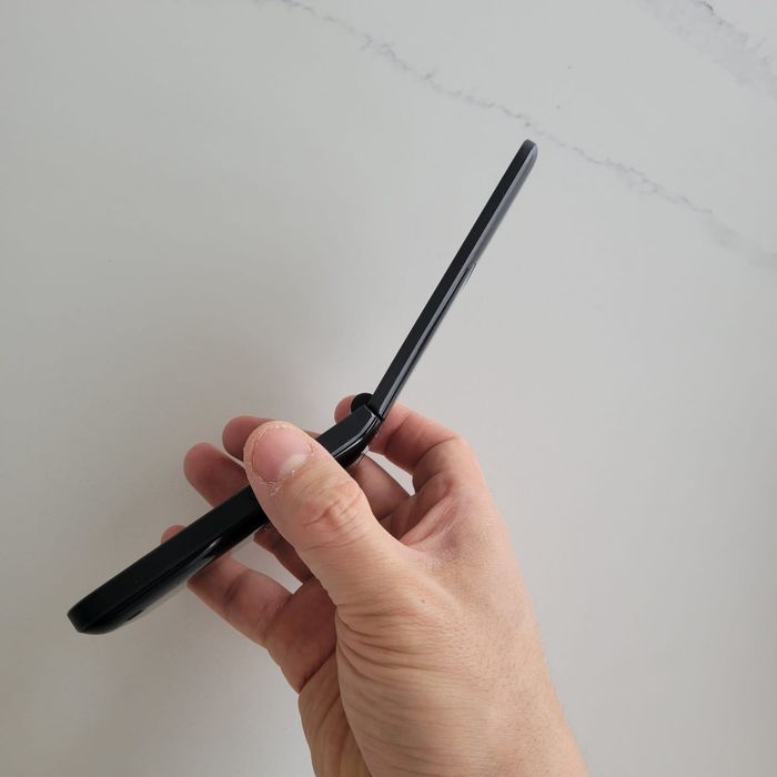 Телефон Nokia 2720 Flip