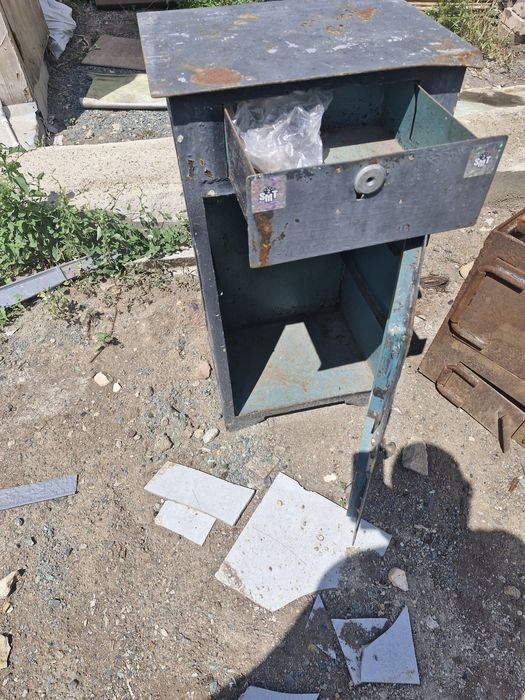 Продам шкафчик верстачёк для гаража