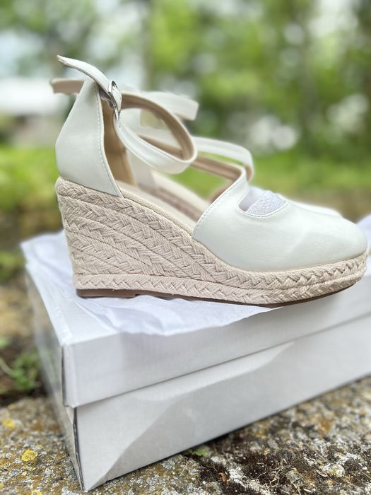 Високи обувки, летен модел, чисто нови