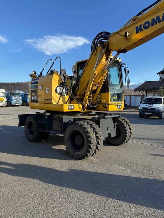 Excavator pe pneuri Komatsu PW148-10 2017
