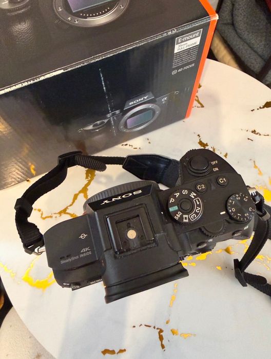 Sony Alpha A7R III – Full Frame 42.4 MP + Battery Grip + cutie