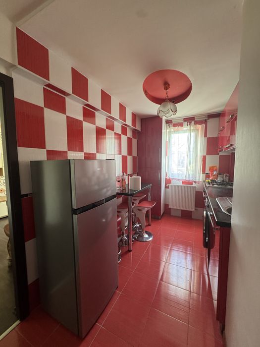 Inchiriez apartament