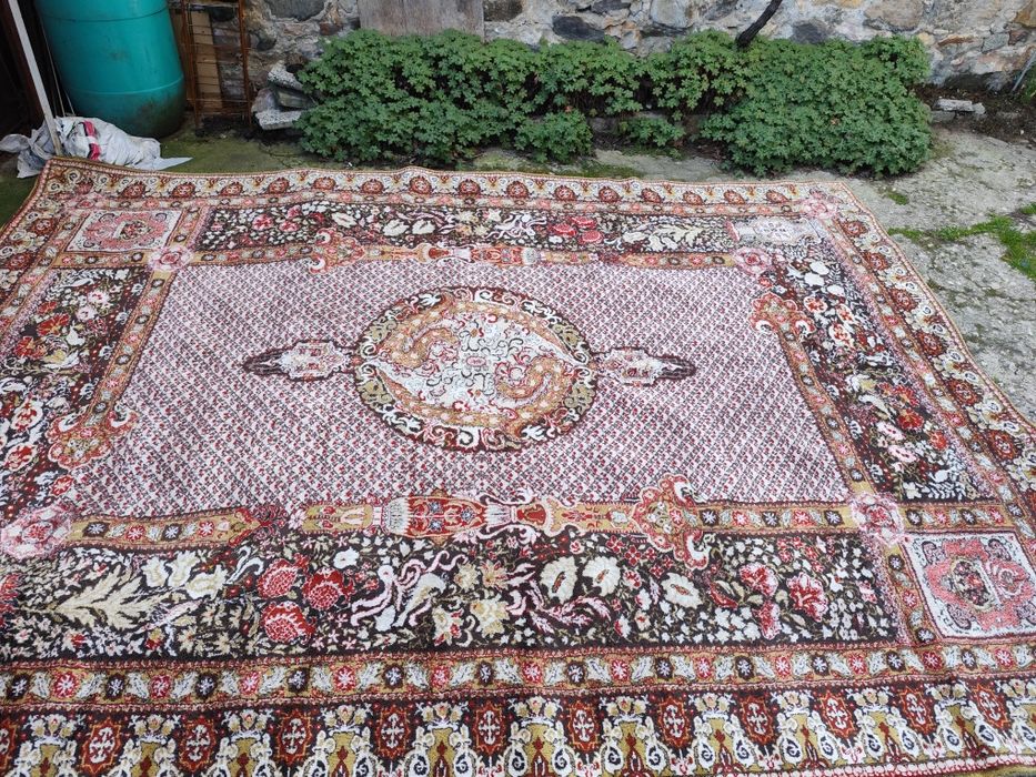 Голям персийски килим