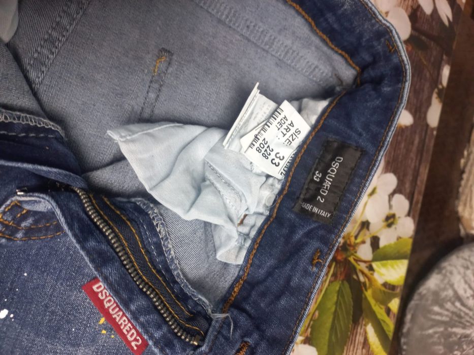 Vand o pereche blugi dama Dsquared