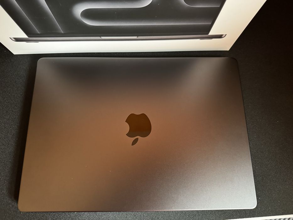Apple MacBook Pro 14 M5 16GB 512GB + Гаранция