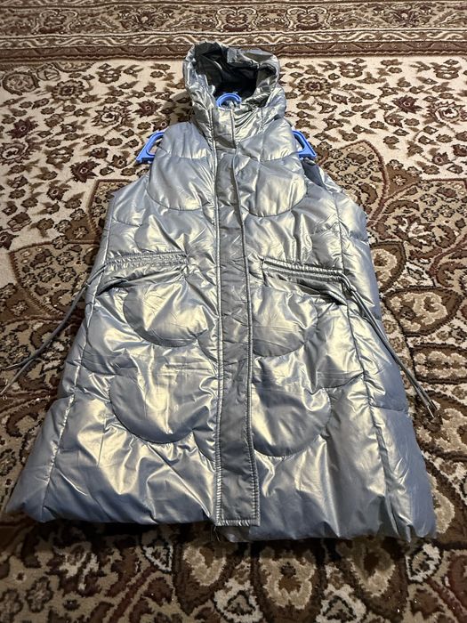 Женская безрукавка……..