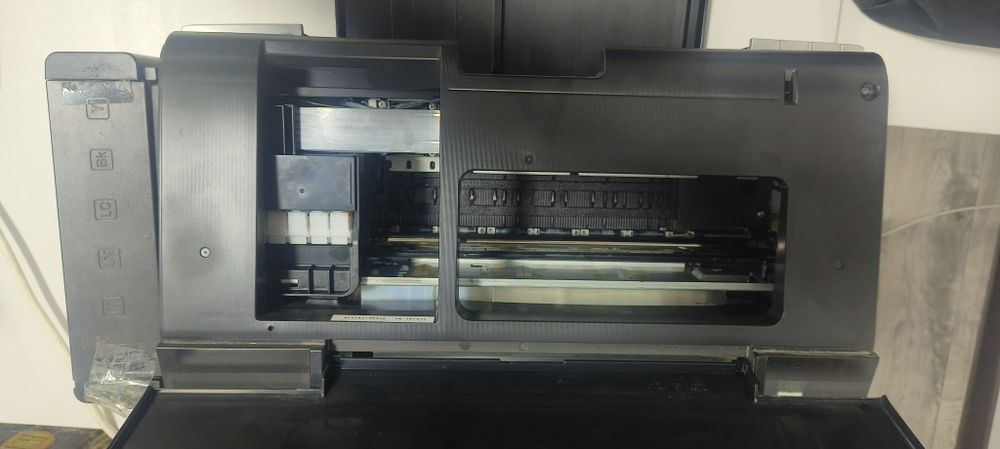 Продам принтер epson l800  в рабочем состоянии