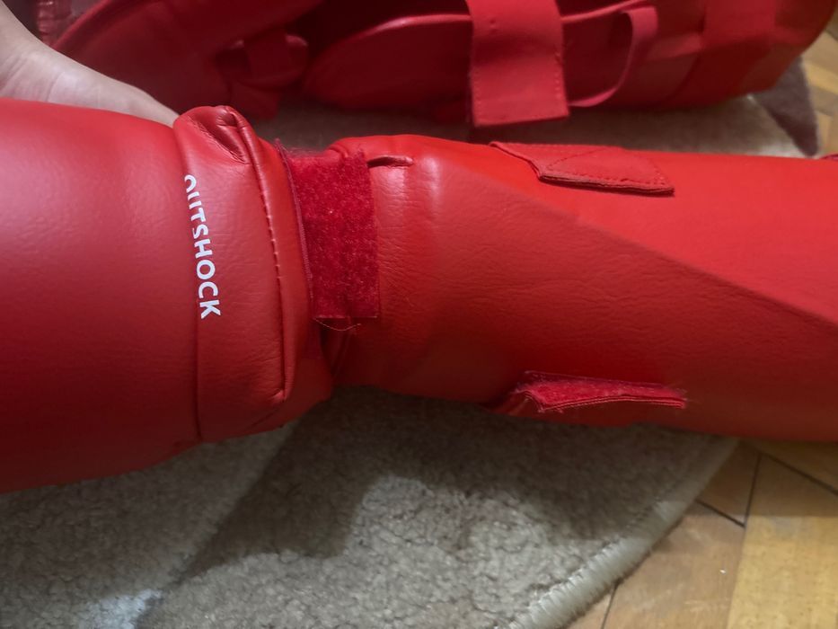 tibiere karate outshock rosii