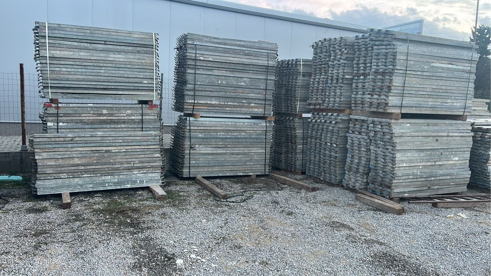 Фасадно скеле италианско рециклирано като ново