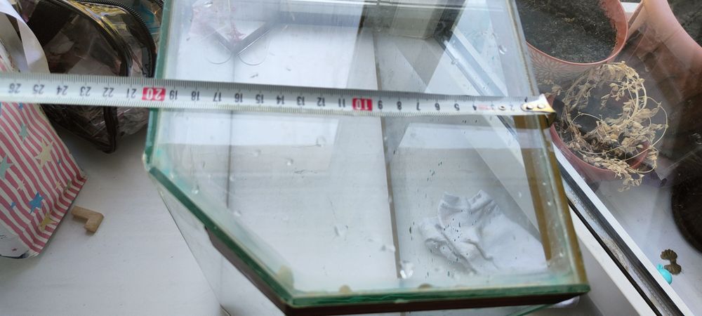Аквариум б/у 7литров протекает немного