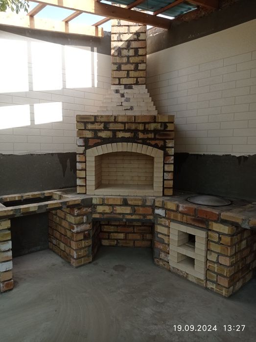 Летняя кухня Барбекю очаг камин пицца печь.