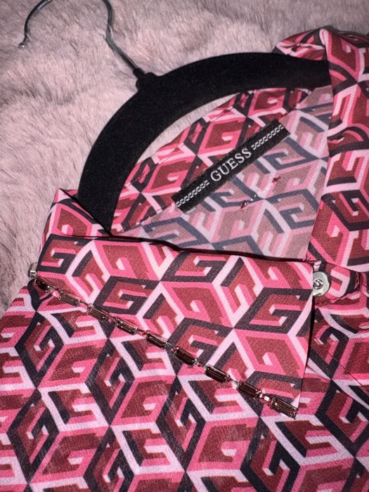Риза GUESS.