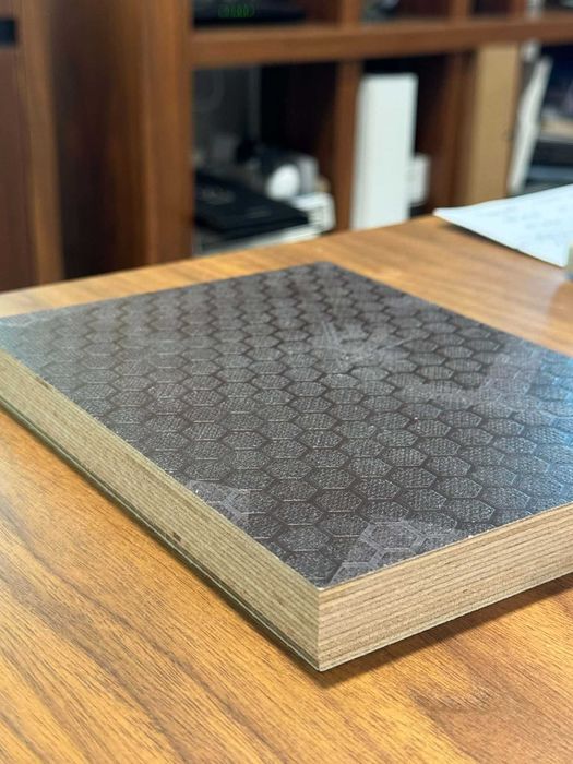 Противоплъзгащ шперплат Hexa за бусове и ремаркета 2500x1250