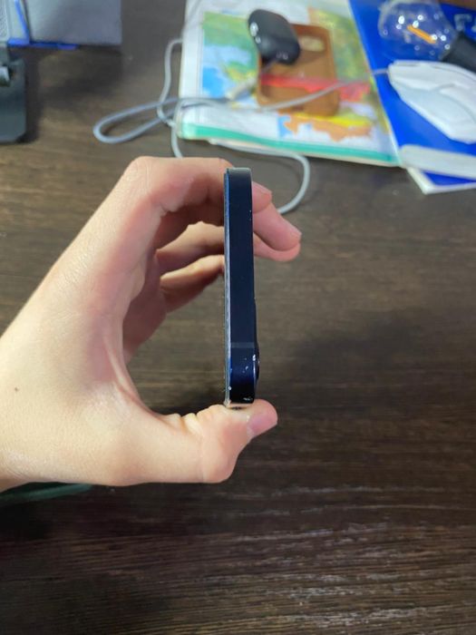 Продам Iphone 12