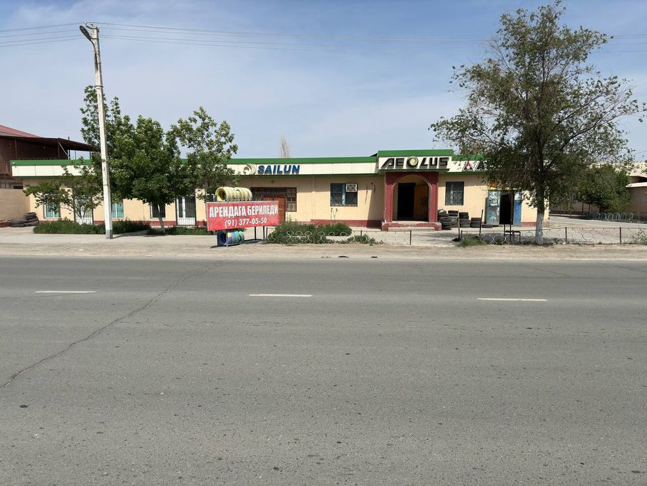 Сдается в аренду помещение 700 КВ.м вдоль оживленной трассы .