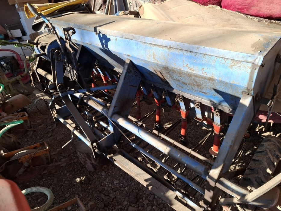 Vând disc, semănătoare de porumb, semănătoare de păioase și MIG azot