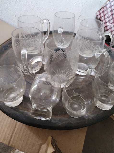 Продавам стари, легени, медни подноси и джезвета, кани, чаши, тави.