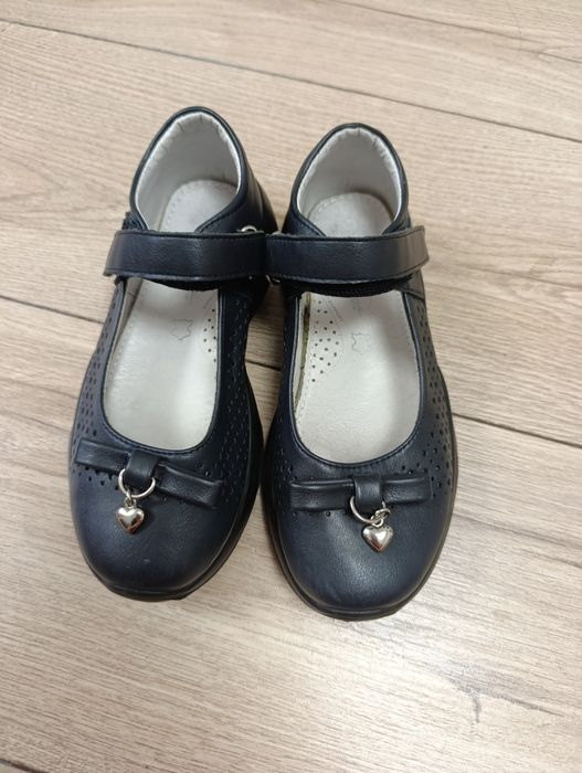 Продам туфли для девочки