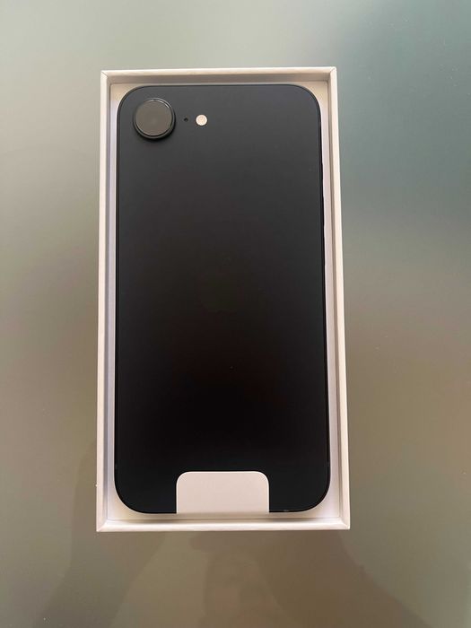 Нов iPhone 17e 256GB 36 месеца гаранция